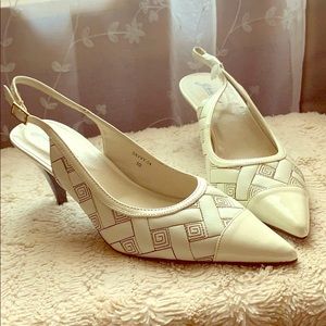 Gomax white slingback heels Sz 10
